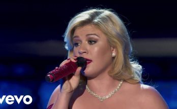 Silent Night by Kelly Clarkson ft. Trisha Yearwood, Reba McEntire Mp3 Download